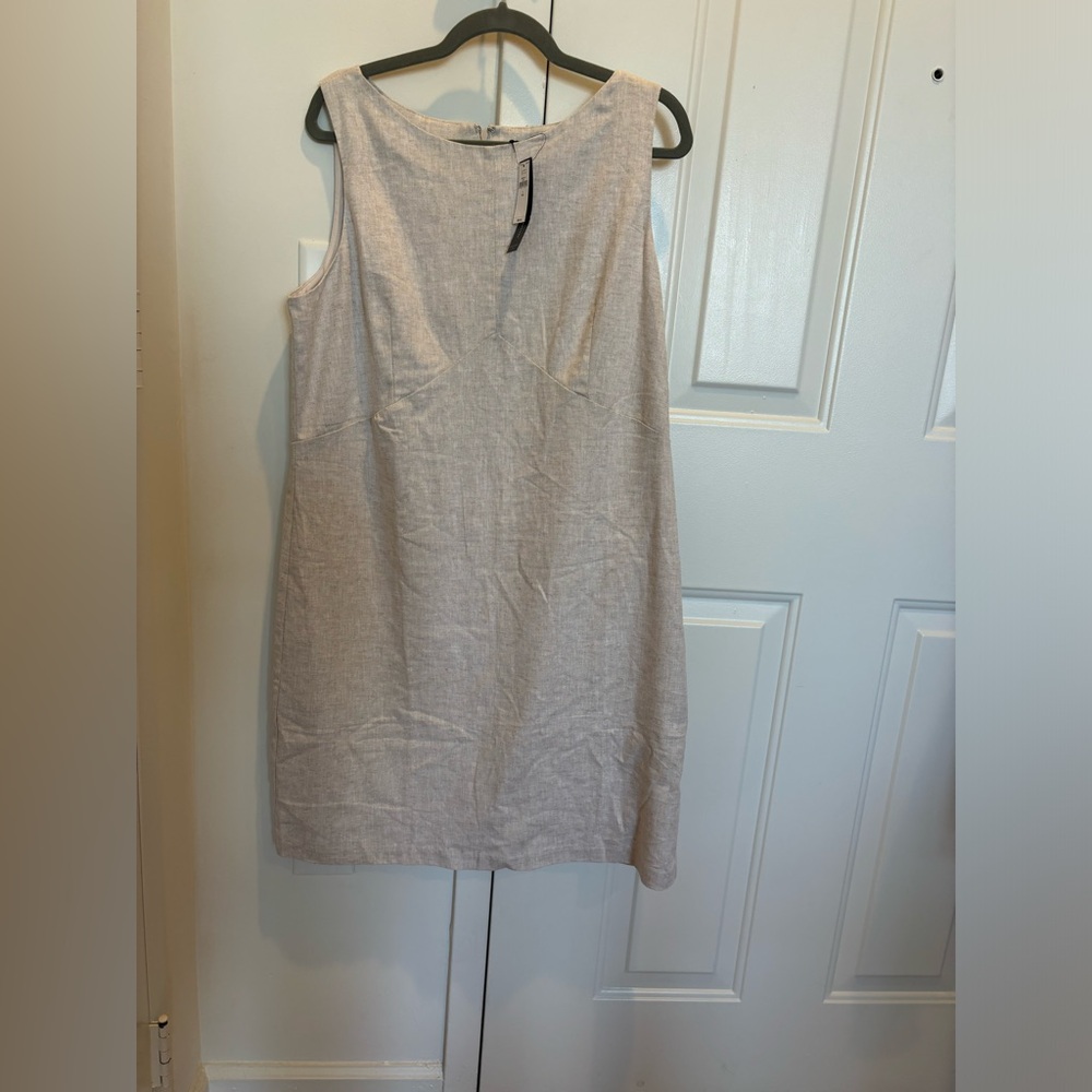 Women’s beige banana republic dress, great for work.